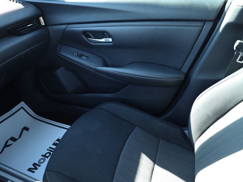 Used 2024 Nissan Sentra SV image 14