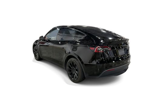 Certified 2023 Tesla Model Y Long Range AWD/4WD image 4