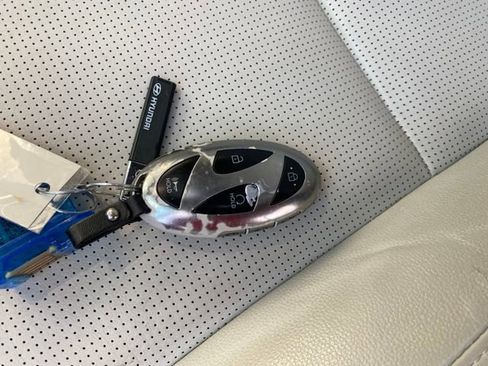 Used 2024 Hyundai Santa Fe Limited image 30