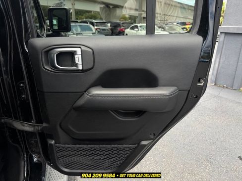 Used 2019 Jeep Wrangler Unlimited Sahara w/ LED Lighting Group AWD/4WD image 19