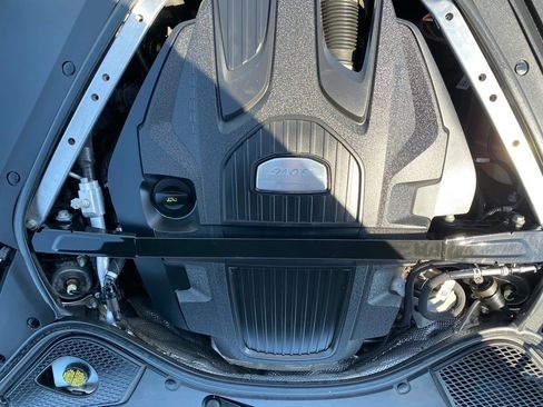 Used 2018 Porsche Panamera image 30