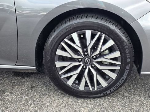 Used 2025 Nissan Altima 2.5 SV FWD image 16