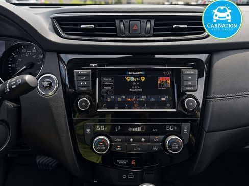 Used 2018 Nissan Rogue SL w/ Premium Package AWD/4WD image 8