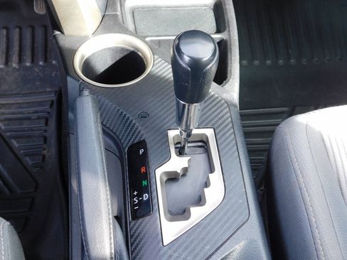Used 2013 Toyota RAV4 XLE AWD/4WD image 16