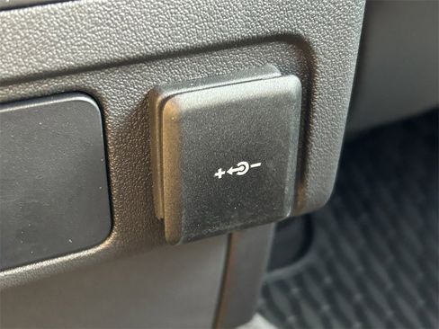 Used 2024 Jaguar F-PACE R-Dynamic S image 23