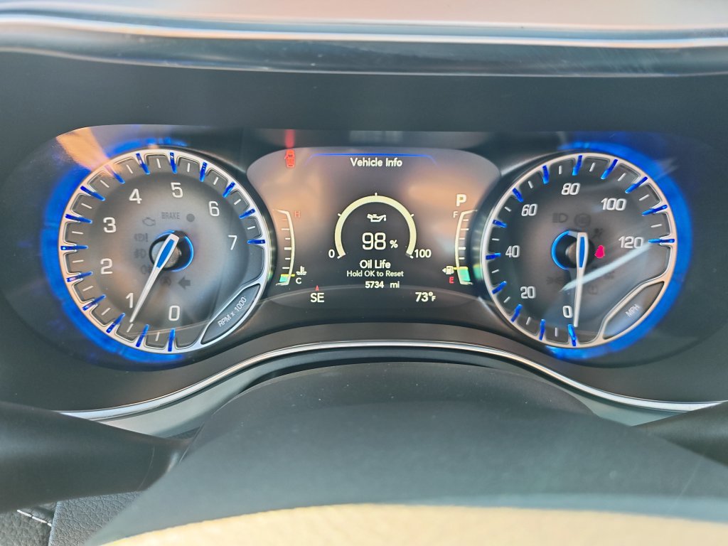 Used 2026 Chrysler Pacifica Limited FWD image 18