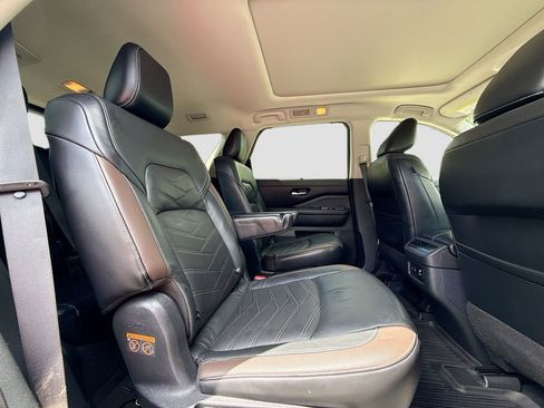 Used 2022 Nissan Pathfinder Platinum w/ Cargo Package image 31