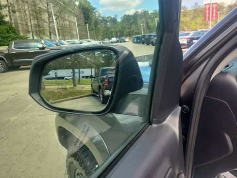 Used 2022 Toyota Tacoma SR5 image 11