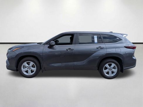Used 2024 Toyota Highlander LE AWD/4WD image 7