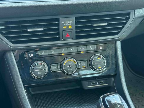 Used 2023 Volkswagen Jetta SE FWD image 32