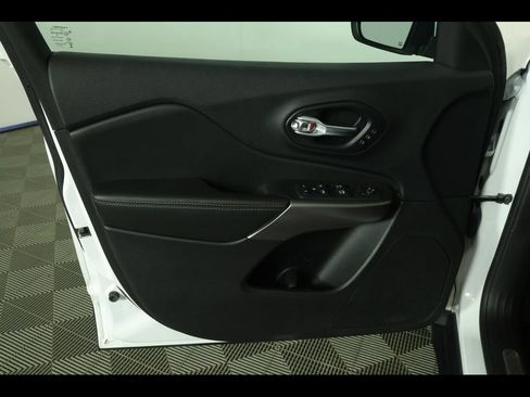 Used 2021 Jeep Cherokee Limited w/ Elite Package AWD/4WD image 21