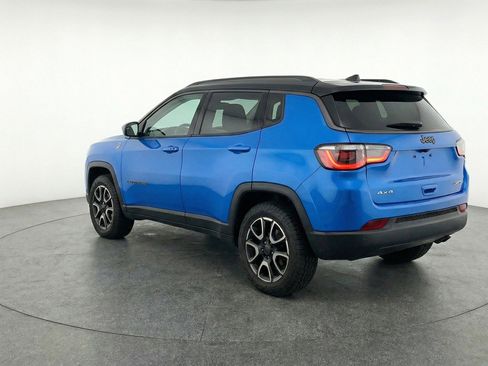 Used 2025 Jeep Compass Trailhawk image 6