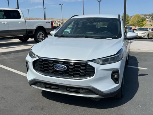 Certified 2025 Ford Escape ST-Line Select AWD/4WD image 2