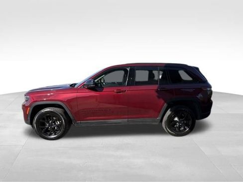 Used 2025 Jeep Grand Cherokee Altitude AWD/4WD image 12