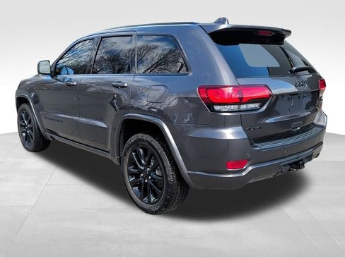 Used 2020 Jeep Grand Cherokee Altitude image 3