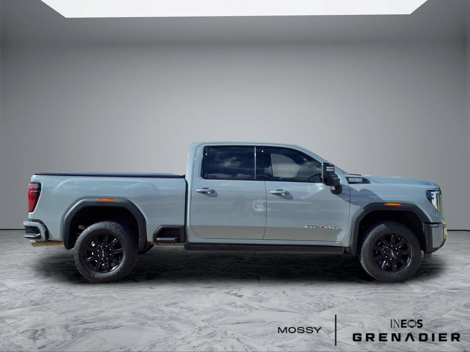 Used 2025 GMC Sierra 2500 AT4 w/ AT4 Premium Plus Package AWD/4WD image 8