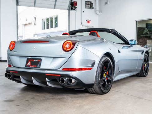 Used 2017 Ferrari California T image 6