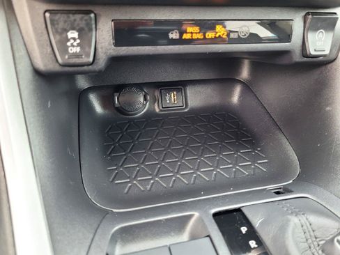 Used 2025 Toyota RAV4 XLE FWD image 26