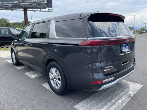 Used 2023 Kia Carnival LX image 7