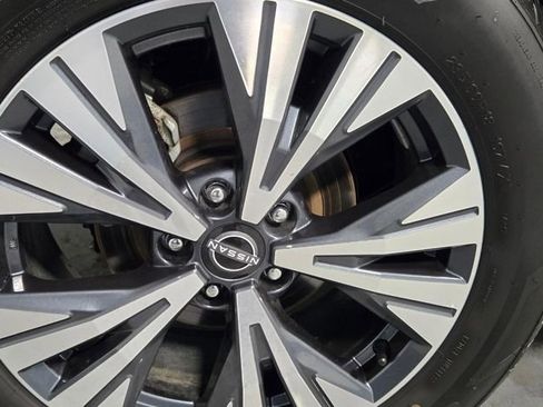 Used 2023 Nissan Rogue SV image 44