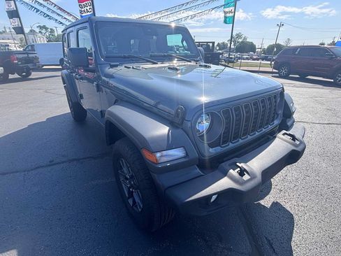 Used 2025 Jeep Wrangler Unlimited Sport AWD/4WD image 4