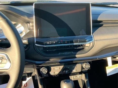 New 2026 Jeep Compass Latitude image 12