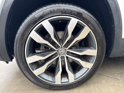 Used 2019 Volkswagen Atlas SEL Premium image 11