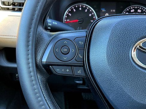 Used 2021 Toyota RAV4 LE image 10