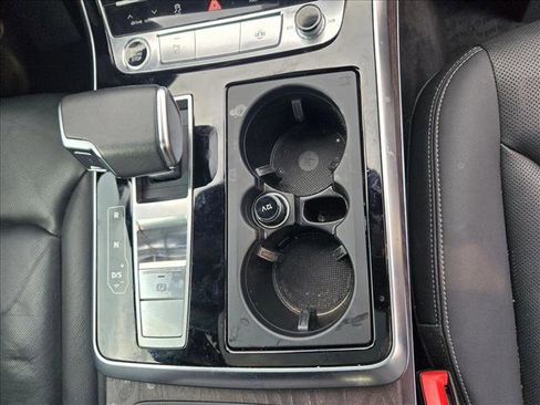 Used 2021 Audi Q8 Prestige w/ Prestige Package image 19