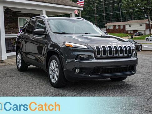 Used 2017 Jeep Cherokee Latitude w/ Cold Weather Group AWD/4WD image 10
