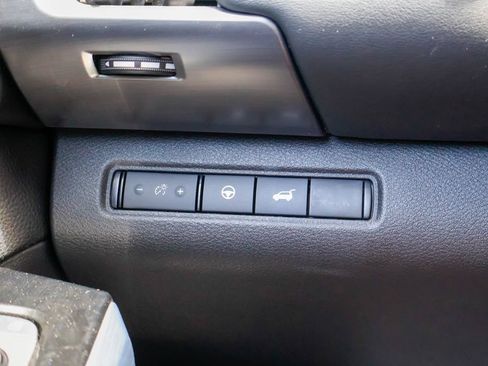 Used 2023 Nissan Pathfinder SL FWD image 19