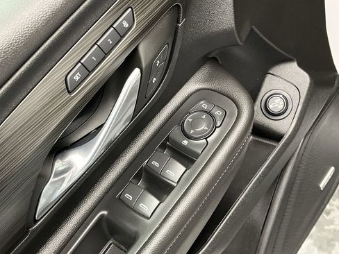 Certified 2022 GMC Terrain SLT w/ Infotainment Package II image 10