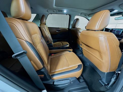 Used 2024 Nissan Pathfinder Platinum image 35
