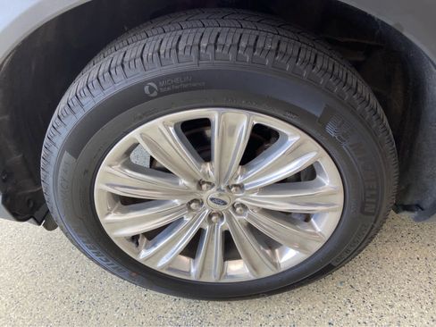 Used 2025 Ford Explorer Platinum w/ LUX Leather Package image 12