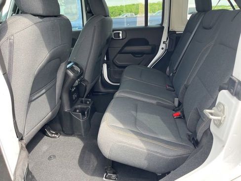 Used 2024 Jeep Wrangler Unlimited Sahara w/ Safety Group AWD/4WD image 6