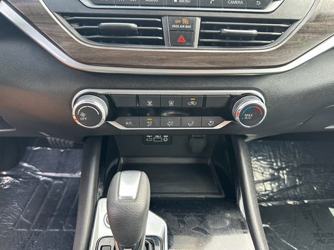 Used 2024 Nissan Altima 2.5 SV image 14