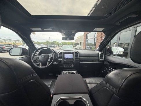 Used 2020 Ford Expedition XLT w/ Equipment Group 202A AWD/4WD image 18