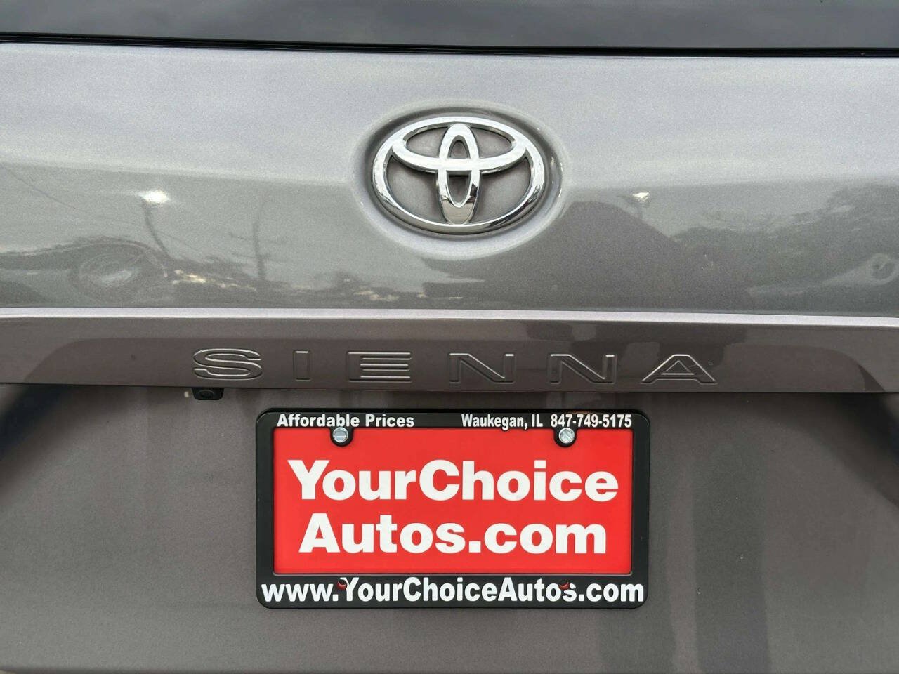 Used 2018 Toyota Sienna XLE w/ XLE Navigation Package FWD image 15