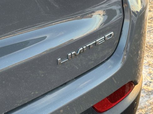 Used 2024 Jeep Compass Limited image 10