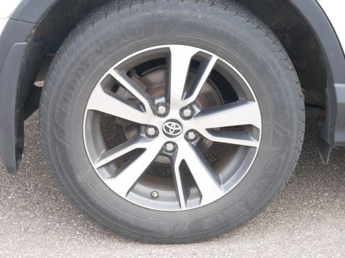 Used 2016 Toyota RAV4 XLE AWD/4WD image 5