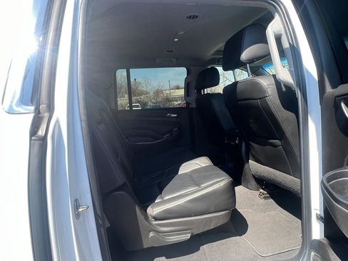 Used 2019 Chevrolet Suburban LT image 30