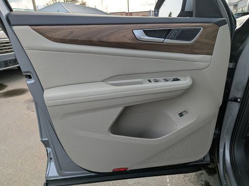 New 2026 Volkswagen Atlas SE image 10