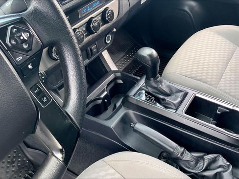 Used 2021 Toyota Tacoma SR AWD/4WD image 16