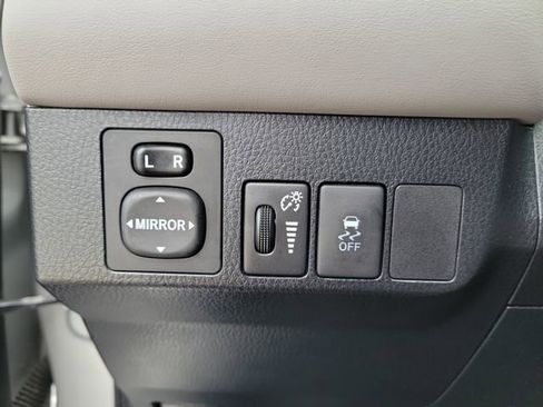 Used 2014 Toyota RAV4 XLE image 19