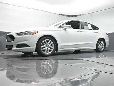 Used 2015 Ford Fusion SE FWD image 32