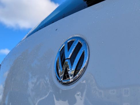 Used 2017 Volkswagen Tiguan S image 30