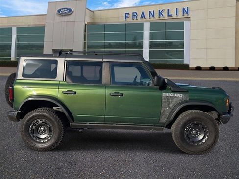 Used 2023 Ford Bronco Everglades image 8