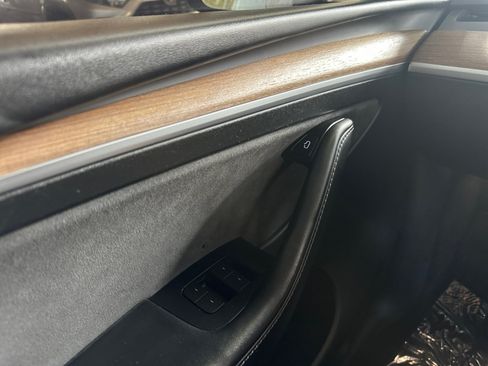 Used 2024 Tesla Model Y 2WD image 16
