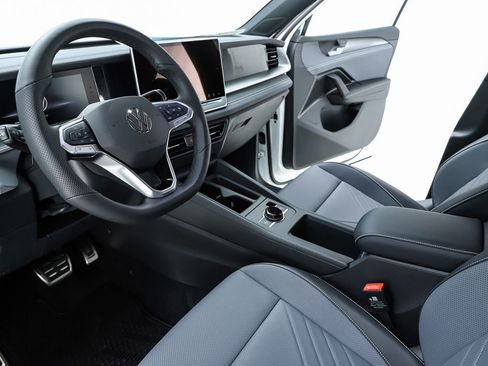 New 2026 Volkswagen Tiguan SE R-Line image 19