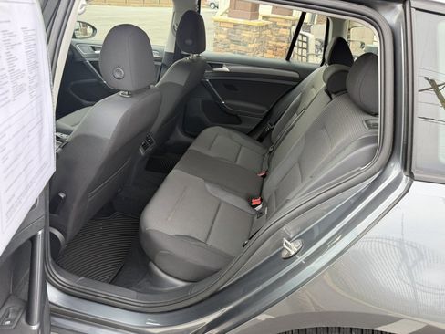 Used 2018 Volkswagen Golf S image 21